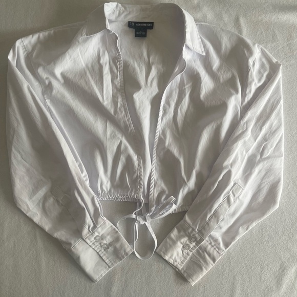 18 Centimeters Size:M Women’s cropped opened front top - Picture 2 of 6